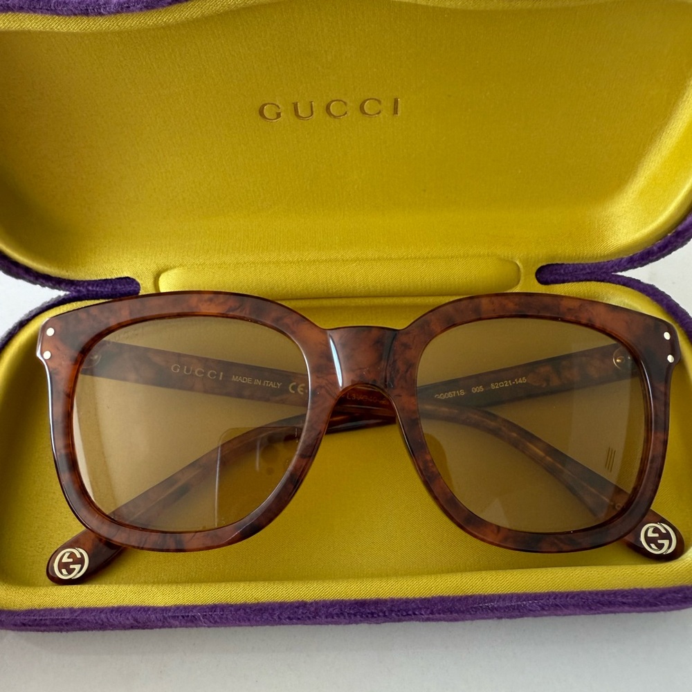 Gucci Brown Havana Rectangular/Square Sunglasses.